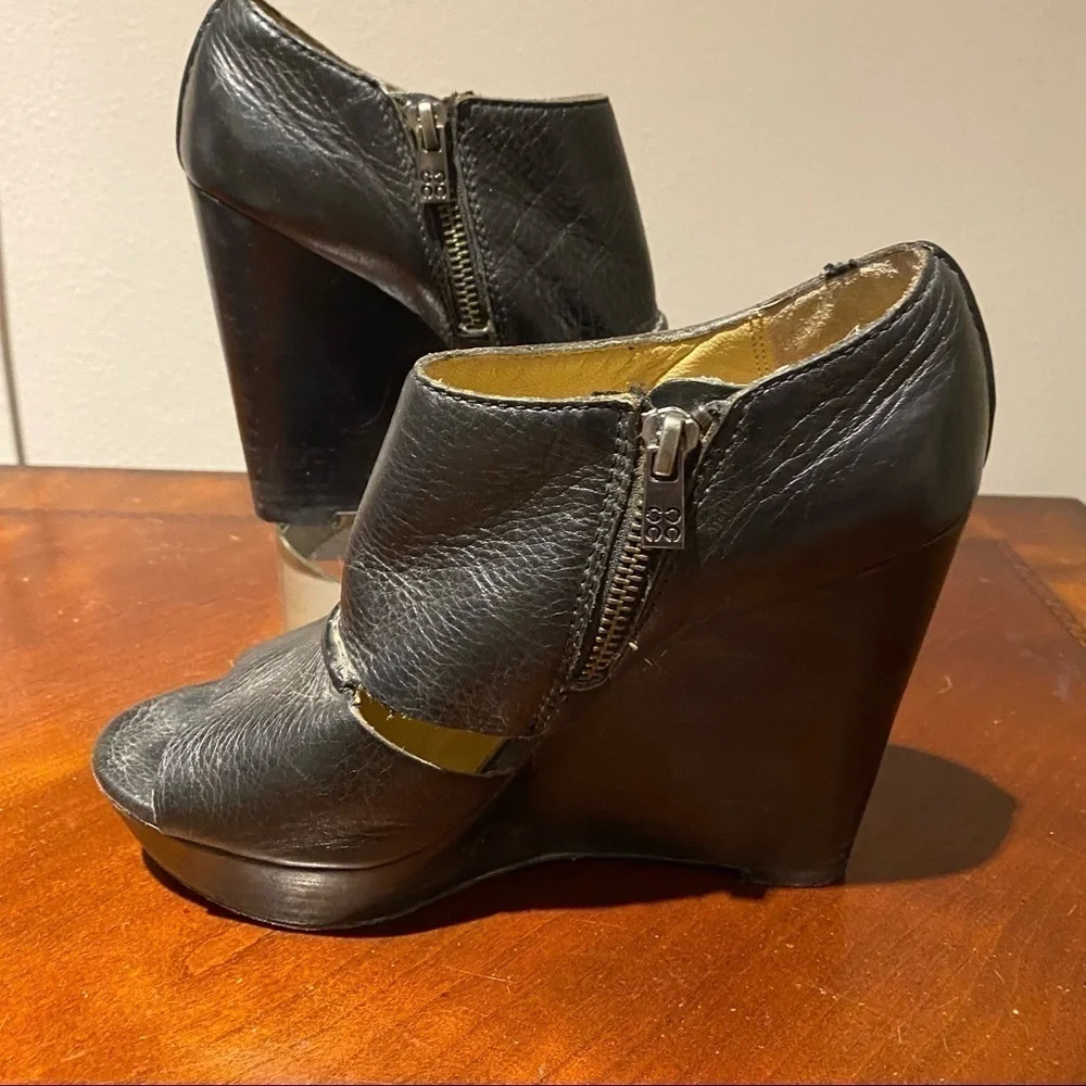 Coach black leather wedge jaelyn sandal size 6.5